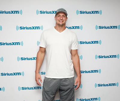 How tall is Rob Gronkowski 